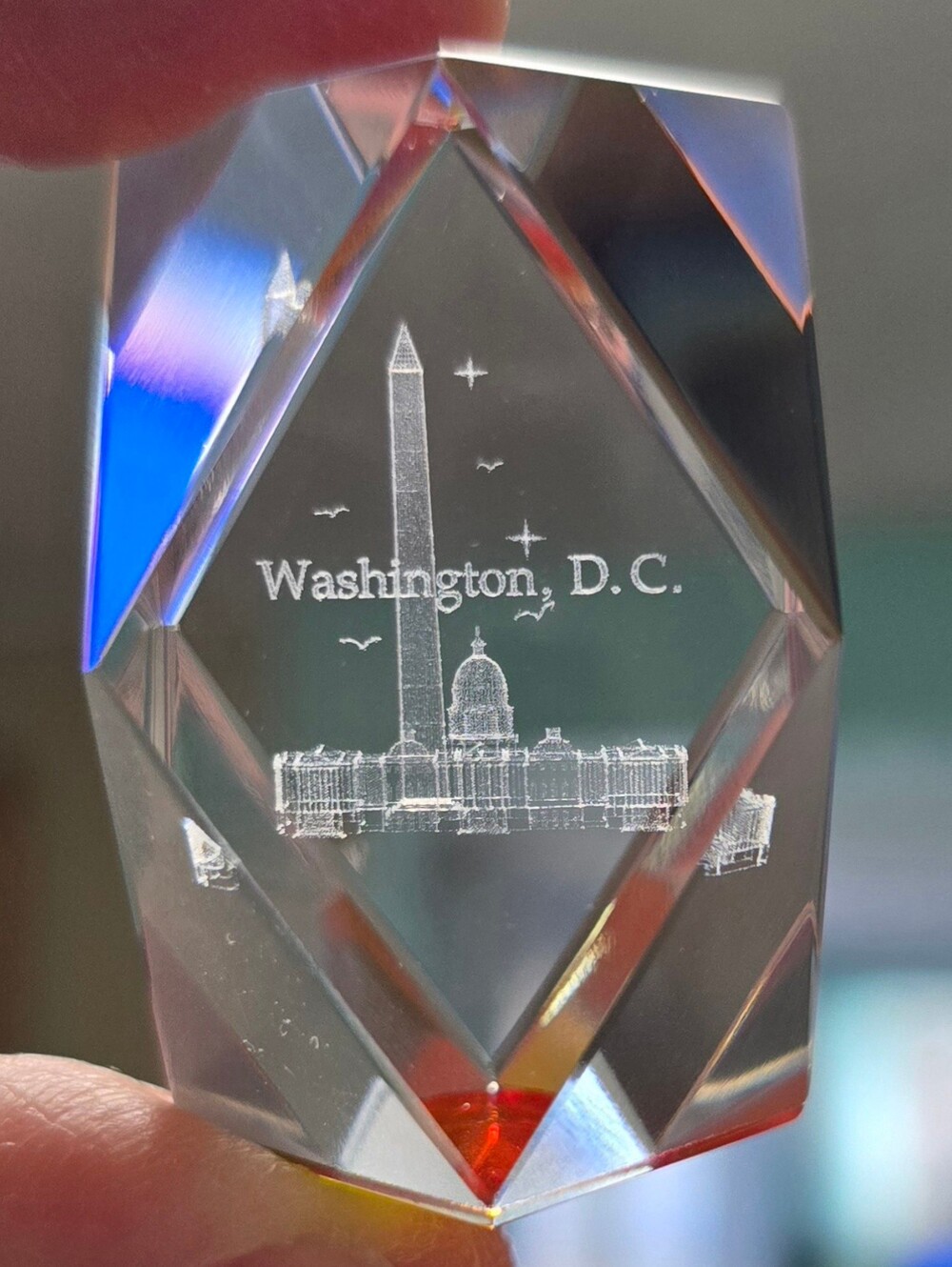 NWOT 3D Laser-Etched Crystal Paperweight Washington D.C. Rainbow